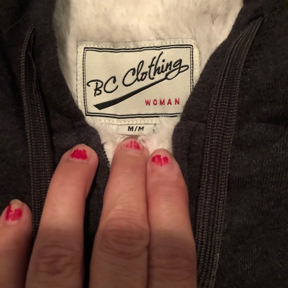 Sweater size medium - Picture 2 of 2